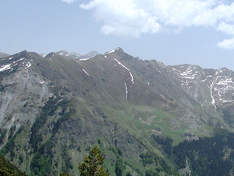 Položaj katuna Stanet e Kocajve na padinama vrha Kerrshi i Kocaj